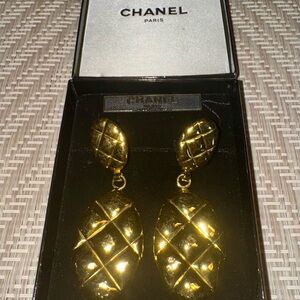 VINTAGE CHANEL Radiant Gold Quilted Earrings